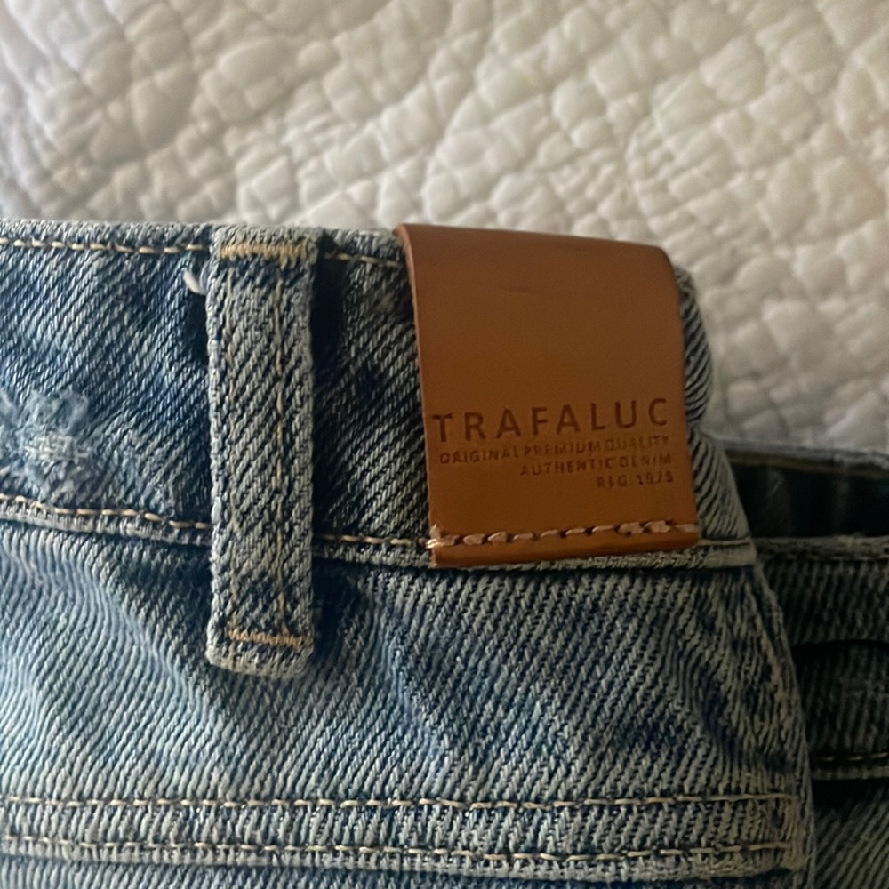 Zara lightwash jeans